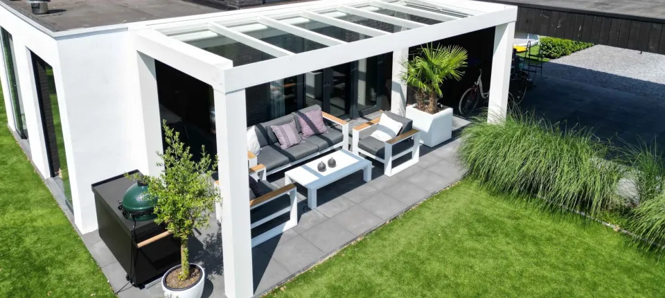 Witte verasol cube verandaliving