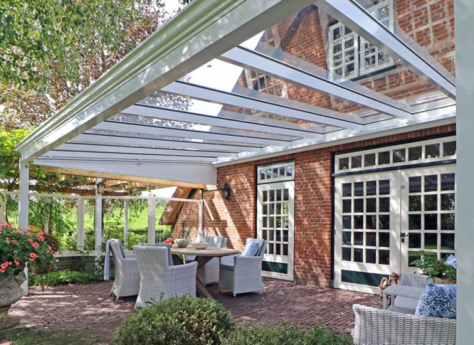 Klassieke witte veranda
