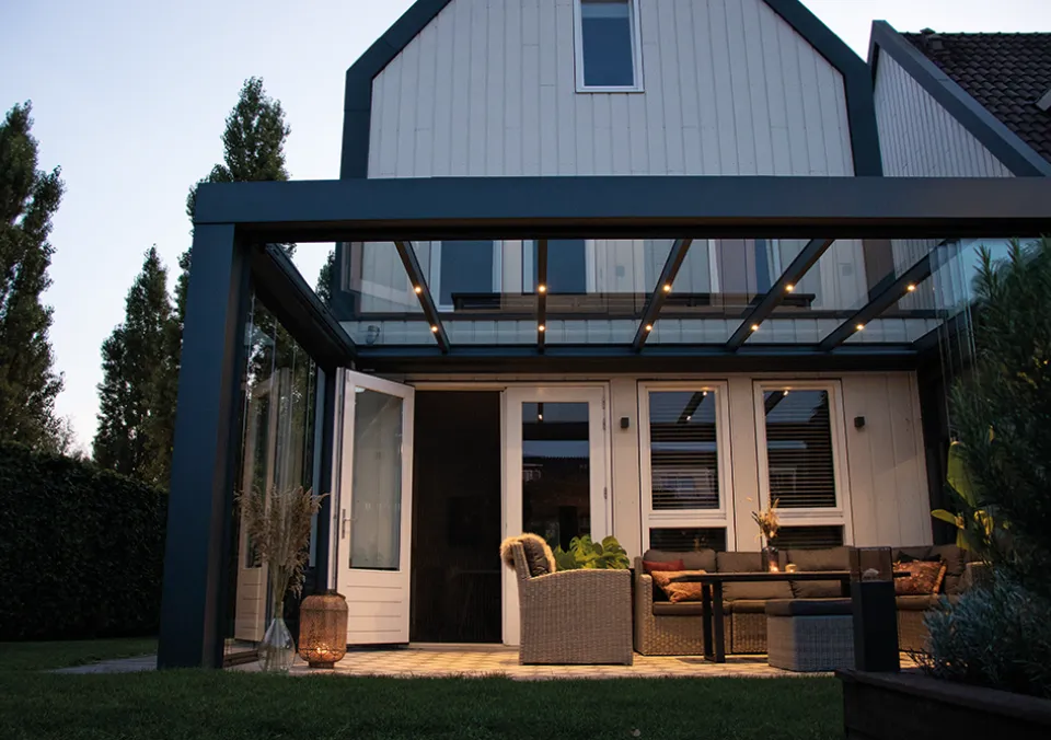 Verandaliving overkapping Verasol Cube met verlichting