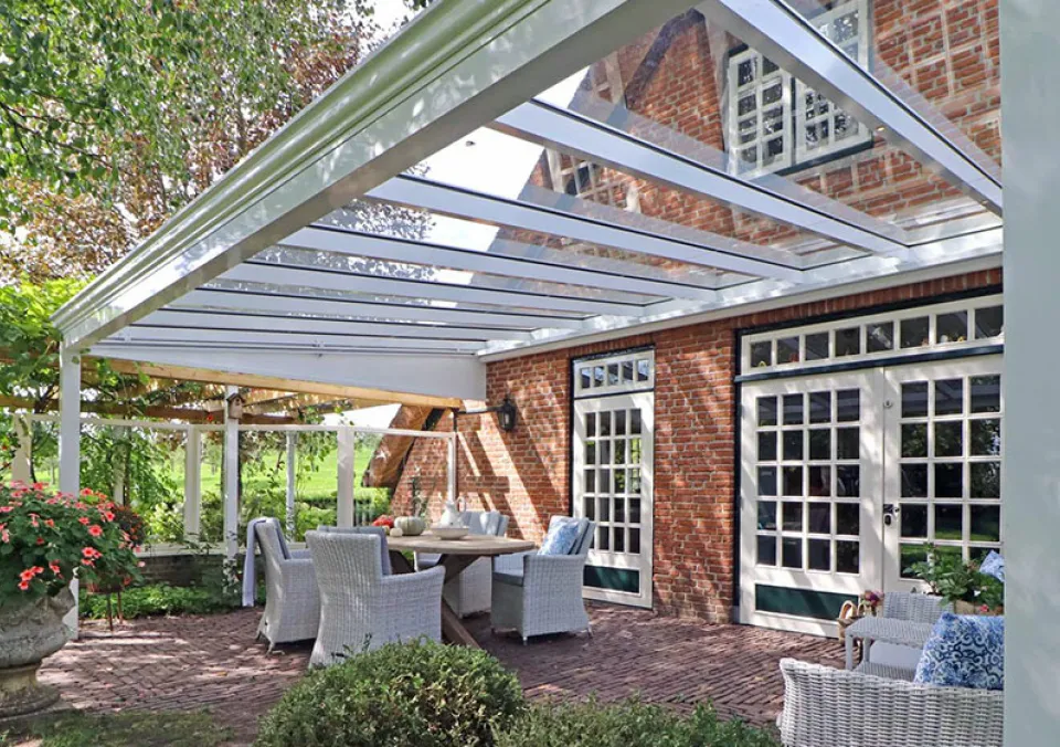 Klassieke witte veranda