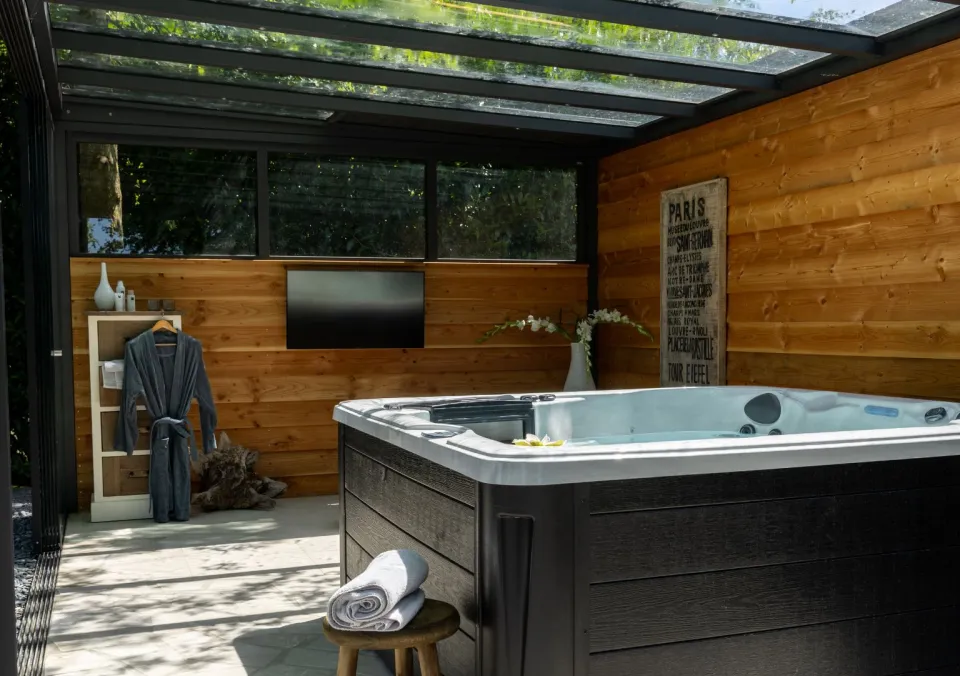 Verandaliving buitenspa tuinkamer