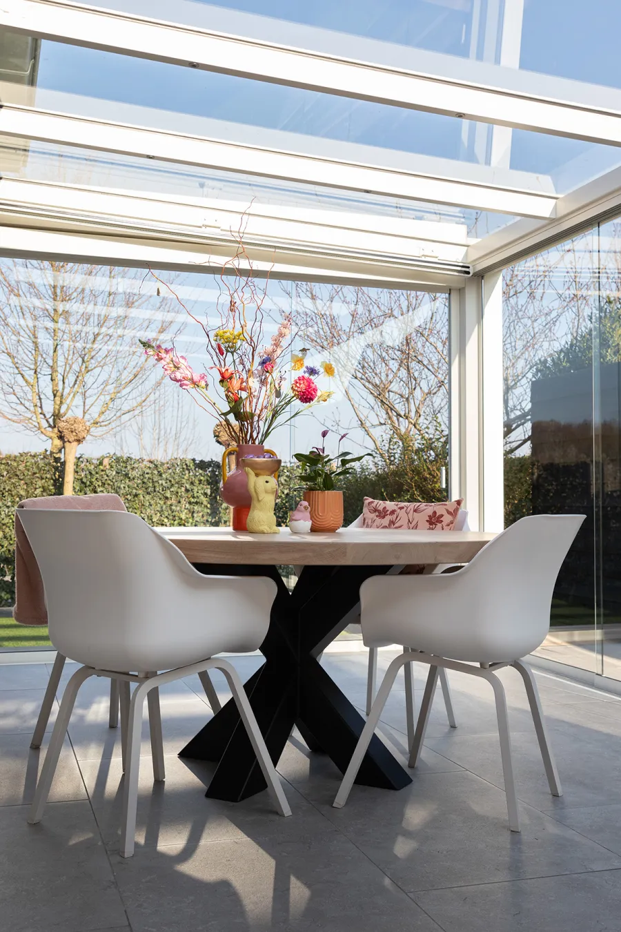 eettafel witte veranda